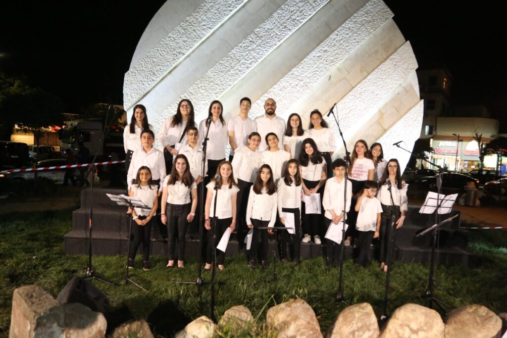 Al Nahda Youth sings songs of joy in celebration of Ramadan, Easter and Eid at Jabal Amman´s second circle